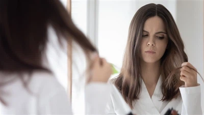 Πώς να λύσετε το πρόβλημα των ξηρών και κίτρινων μαλλιών;
